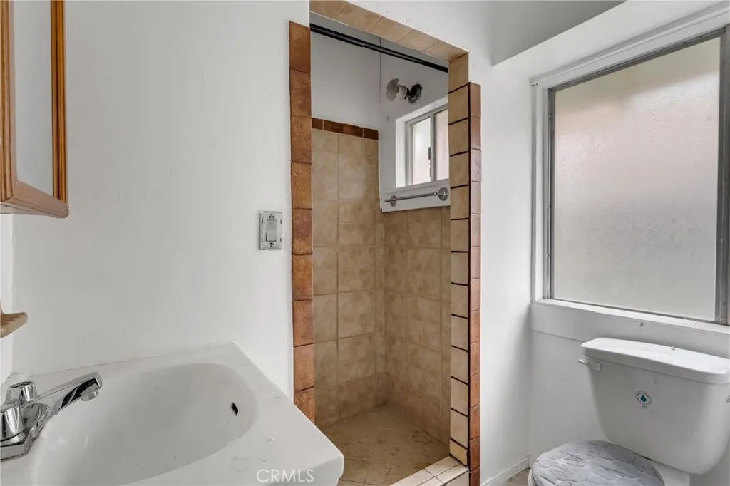 1021 W 48th, Los Angeles, California 90037 home-pic-13